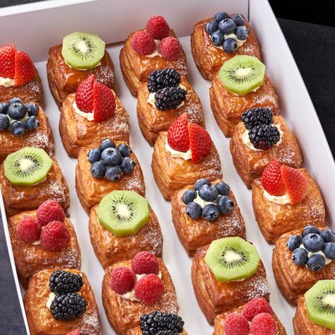 Paris Baguette - Your neighborhood bakery café Fruit Pastry, Apricot Smoothie, Paris Baguette, Fruit Pastries, Paris Food, Pastry And Bakery, Bakery Recipes, Bakery Cafe, Pastry Cake