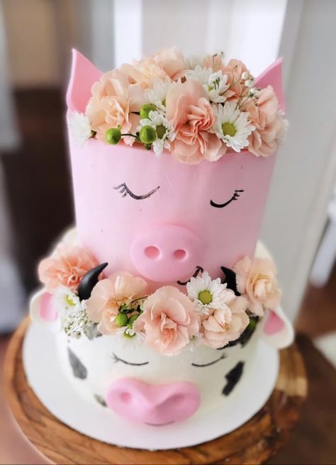 2nd Birthday Farm Theme, Farm Cake Ideas, Farm Theme Cake, Barn Yard Birthday, Birthday Party Hacks, Birthday Farm Theme, Pink Farm Birthday, Piggy Cake, Girls Farm Birthday