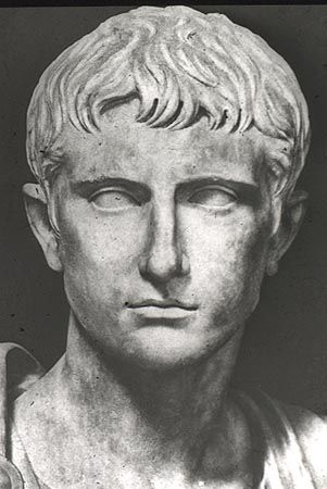 Oh Octavian. Is it weird to have a crush on someone who died nearly 2000 years ago? Emperor Augustus, Rome Antique, Empire Romain, Roman Sculpture, Julius Caesar, Roman Emperor, Roman History, Roman Art, Art Antique