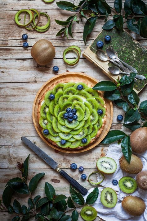 Kiwi tart Kiwi Cake Decoration, Kiwi Fruit Cake, Flower Tarts, Kiwi Tart, Kiwi Pie, Kiwi Cake, Mini Fruit Tarts, Healthy Holiday Treats, Holiday Treats Recipes