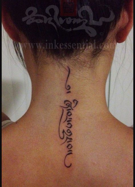 Neck tat Tibetan Tattoo, Be Peaceful, Tattoo Process, 4 Tattoo, Geniale Tattoos, Classic Tattoo, Bohol, Pattern Tattoo, Skin Art