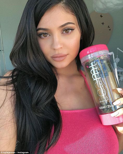 Kim K Makeup, Life Of Kylie, 30 Day Detox, Trajes Kylie Jenner, Robert Kardashian, Kylie J, Kylie Jenner Outfits, The Simple Life, Kylie Kristen Jenner