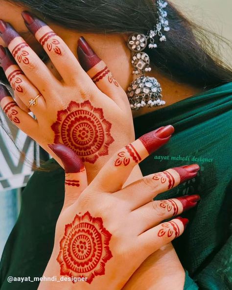 Mehndi Designs - Mehndi Designs added a new photo. Mehandi Desine Stylish, Mahindi Desine Simple Front Hand, Back Side Mehndi Design, Side Mehndi Design, Back Side Mehndi, Round Mehndi, Diya Mirza, Round Mehndi Design, Rabbit Images