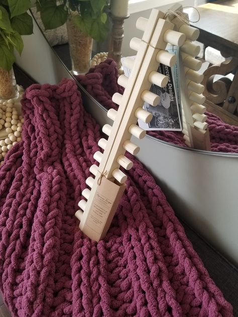 Knitting Loom for Chunky Blankets Chunky Blanket Loom, Diy Chunky Blanket, Diy Knitting Loom, Chunky Yarn Blanket, Chunky Blankets, Yarn Blanket, Jumbo Yarn, Knitting Loom, Thick Blanket