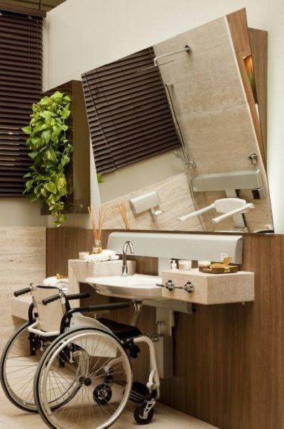 Tilted Mirror Bathroom, Small Accessible Bathroom Ideas, Disabled Interior Design, Accessible Interior Design, Handicapped Bathroom Ideas Layout, Handicapped Bathroom Ideas, Ada Bathroom Design, Tilted Mirror, Wheelchair Bathroom