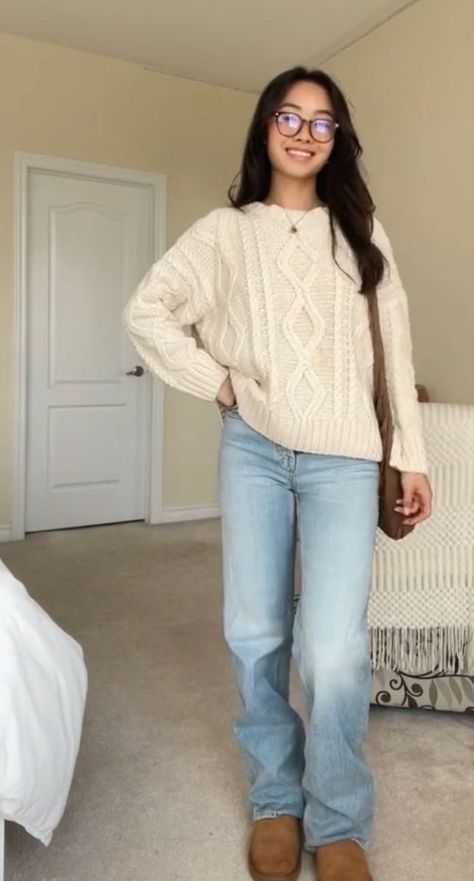 Cute Softgirl Outfits Winter, Cute Fall Sweater Outfits, Winter Outfits Medium Size Women, Loose Jeans Outfit Winter, Utah Mom Outfits, Dream Clothes Fall, Oversized White Sweater Outfit, How To Style Cardigans, Fall Outfit Inspo 2023