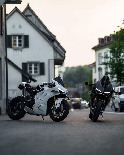 Ducati Bike Wallpaper, Biker Wallpaper, Ducati Bike, Calm Evening, Bike Wallpaper, Ducati Panigale V4, Ducati Motorcycle, Panigale V4, Bike Aesthetic