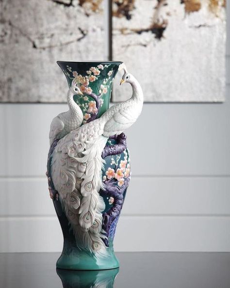 FZ03471 Franz Porcelain White Peacock Porcelain large Vase exclusive LTD (988) #FranzPorcelain Peacock Aesthetic, White Peacocks, Pretty Vases, Franz Porcelain, Peacock Jewelry, Peacock Wall Art, Vase Decoration, Peacock Decor, White Peacock