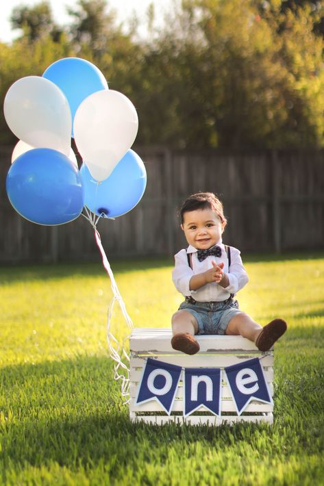 Boy Birthday Pictures, Vom Avea Un Copil, Birthday Photoshoot Ideas, Baby Birthday Photoshoot, First Birthday Photography, Boys First Birthday Party Ideas, Boys 1st Birthday Party Ideas, 1st Birthday Pictures, Baby Boy 1st Birthday Party