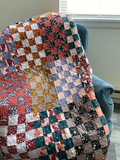 Cozy Homestead, Postage Stamp Quilt, Patchwork Clothes, Homemade Quilts, Teal Coral, Patchwork Quilt Patterns, Traditional Quilts, Patchwork Quilting, Diy Quilt