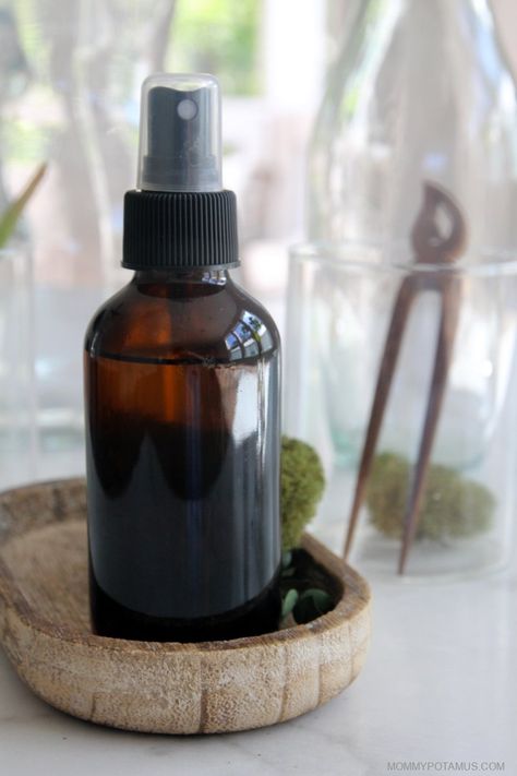 Easy DIY Hair Spray Recipe Diy Hair Spray Moisturizer, Diy Hair Mist Sprays, Diy Hair Setting Spray, Diy Texture Spray For Hair, Natural Hairspray Diy, Natural Hair Spray Bottle Recipes, Diy Hair Spray Hold, Homemade Hair Spray Hold, Diy Hair Mist