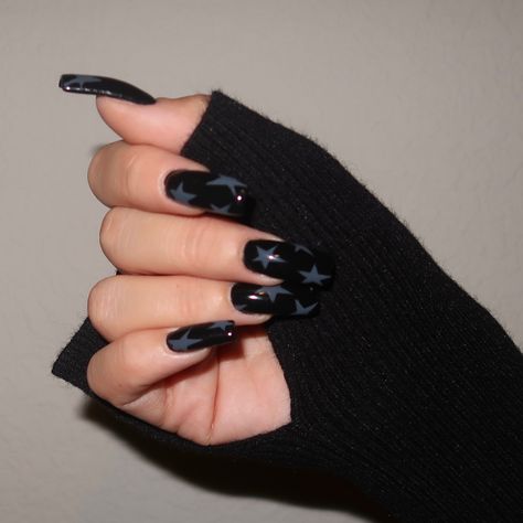 Acrylic Nails Ideas Grunge, Goth Nails Coffin Shape, 90s Grunge Nails, Nails Acrylic Goth, Gray Black Nails, All Black Nails With Design, Nails Cool Design, Black And Gray Nail Designs, Dark Long Nails