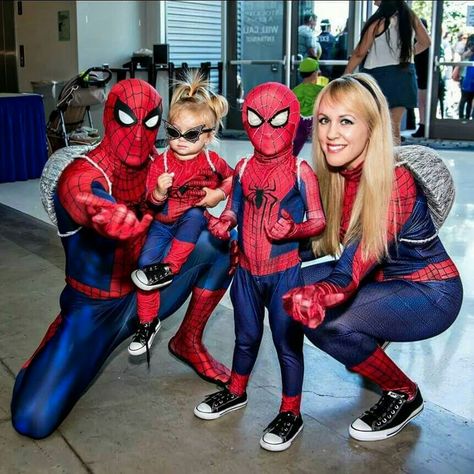 Spiderman Family Costumes Halloween, Spider Man Family Costume, Spiderman Family Costumes, Spiderman Halloween Costume, Halloween Customer, Family Themed Halloween Costumes, Spiderman Birthday Cake, Halloween Themed Birthday Party, Superhero Mom