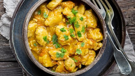 poulet au coco et curry Poulet Curry Coco, Coco Curry, Savoury Recipes, Food Inspo, Savoury Food, Lorraine, Mozzarella, Coco, Sauce