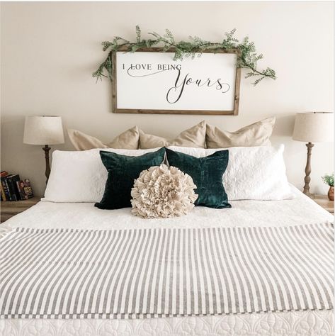 Master Bedrooms No Headboard, Rug As A Headboard, Guest Room No Headboard, Bed Decor Without Headboard, Diy King Bed Headboard Ideas, Master Bed No Headboard, Freestanding Headboard Ideas, Styling Bed Without Headboard, Blanket As Headboard