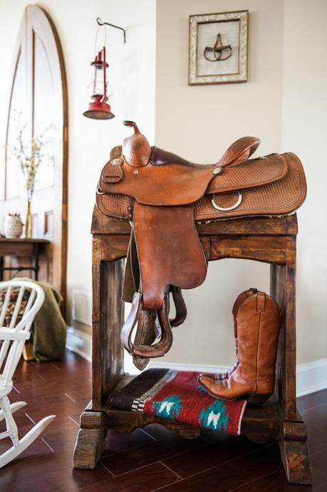 Equestrian Interior Design, Equestrian Interior, London House Interior, Western Interior, Horse Room, Western Rooms, Farmhouse Remodel, Equestrian Decor, Old Room