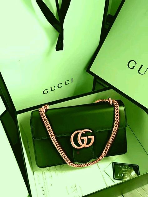 Green | Grün | Verde | Grøn | Groen | 緑 | Emerald | Lime | Colour | Texture | Style | Form | Pattern | Green Gucci Aesthetic, Green Luxury Aesthetic, Green Purses, Green Gucci, Balenciaga Adidas, Stile Blair Waldorf, Gucci Handbag, Colour Texture, Green Accessories