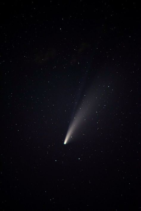 #comet #neowise #travel #traveling #backpack #sky #nasa #world Comet Pictures, Free Nature, Night Photo, Download Free Images, Hd Photos, Nature Photos, Free Images, Starry Night, Natural Landmarks