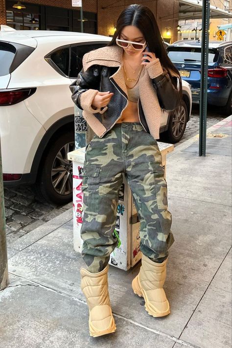 Yeezy Insulated Boot Outfit, Yeezy Boots Women Outfit, Yeezy Nsltd Boot Outfits, Camo Boots Outfit, Yeezy Nsltd Boot, Yeezy Boots Outfit, Atlanta Outfits, Yeezy Fashion, Hypebeast Fashion