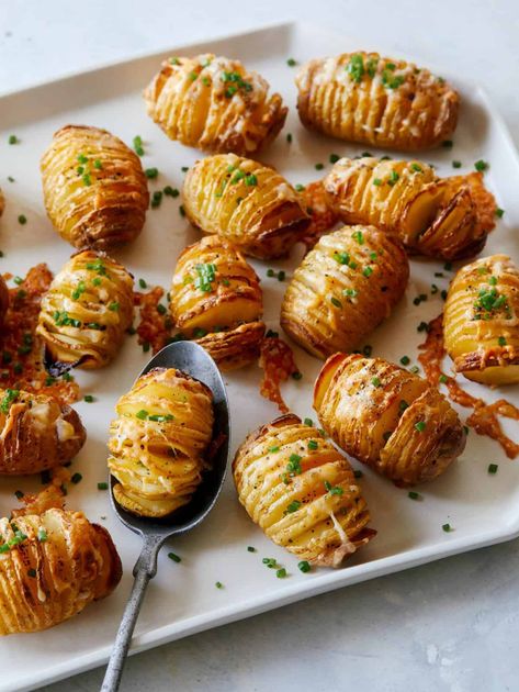 Cheesy Hasselback Potatoes, Mini Hasselback Potatoes, Cheesy Potato Gratin, Cheesy Potatoes Recipe, Sweet Potato Fritters, Spoon Fork Bacon, Mini Potatoes, Squash Puree, Potato Fritters