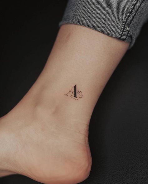 Latin Script, Minimalist Lettering, H Tattoo, Bulldog Tattoo, Dog Paw Tattoo, Print Letters, L Tattoo, Paw Tattoo, Initial Tattoo