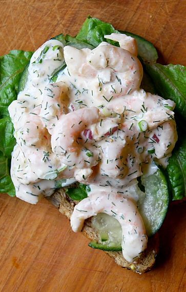 SKAGENRORA (swedish-style dilled shrimp salad) [Sweden] [delishhh] [shrimp prawn] Swedish Cuisine, Nordic Recipe, Norwegian Food, Scandinavian Food, Danish Food, Seafood Salad, Shrimp Dishes, Swedish Recipes, Shrimp Salad