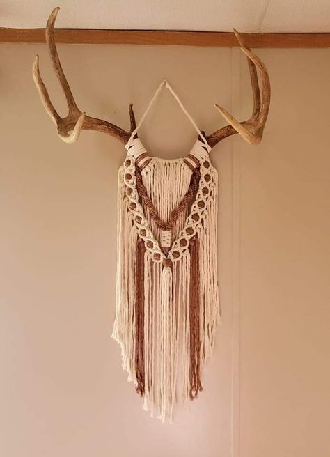 Antler String Art, Deer Antler Macrame Wall Hanging, Deer Horn Ideas, Antler Macrame, Deer Mount Ideas, Antler Wall Hanging, Deer Antler Mount, Antler Ideas, Antlers Decor