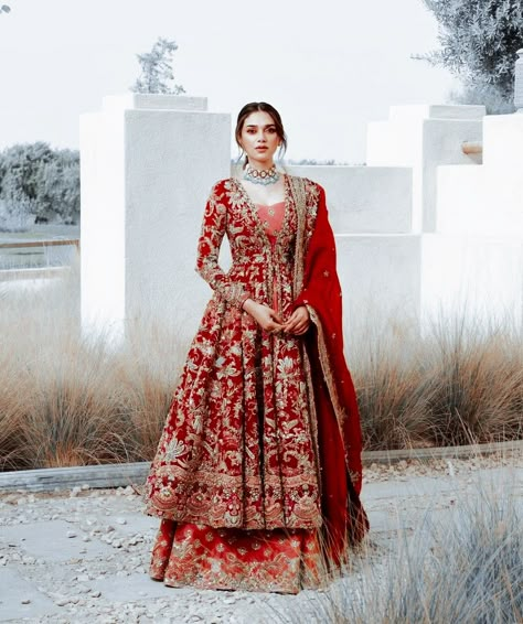 Sangeet Dresses, Bridal Lenghas, Shaadi Dresses, Traditional Mehndi Designs, Gharara Designs, Traditional Mehndi, Vintage Indian Jewelry, Latest Bridal Lehenga Designs, Reception Outfits