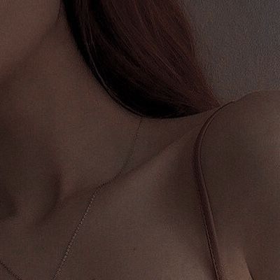 Neck Photos Aesthetic, Aesthetic Collar Bone Picture, Lee Fletcher, Monster Ocs, Dark Academia Hair, Megan Thomas, Bridal Foot Jewelry, Neck Bones, Evelyn Hugo