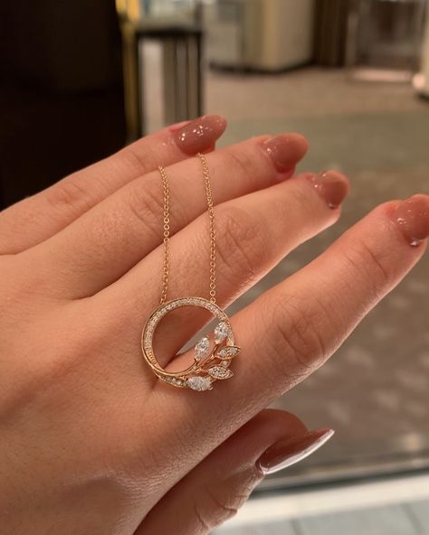 Liz Angleson, AJP on Instagram: “#new #jewelry #diamonds #rosegold #beautiful #marquise #roundbrilliant #mixeddiamonds #vine #Victoria #tiffany…” Memorable Jewelry, Unique Gold Jewelry Designs, Diamond Pendant Jewelry, Jewelry Product Shots, Diamond Bracelet Design, New Gold Jewellery Designs, Diamond Pendants Designs, Fancy Jewelry Necklace, Modern Gold Jewelry