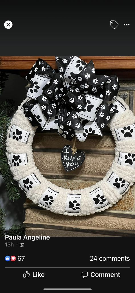 Dog Wreath Ideas, Bone Wreath, Paw Print Crafts, Dog Wreaths, Dog Christmas Wreath, Yarn Wreaths, Ribbon Wreath Diy, Pet Wreath, Ribbon Wreaths