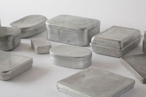 Japanese Objects, Silver Packaging, Household Objects, Jewerly Boxes, Yamaguchi, Silver Box, Packaging Design Inspiration, The 20th Century, Metal Box