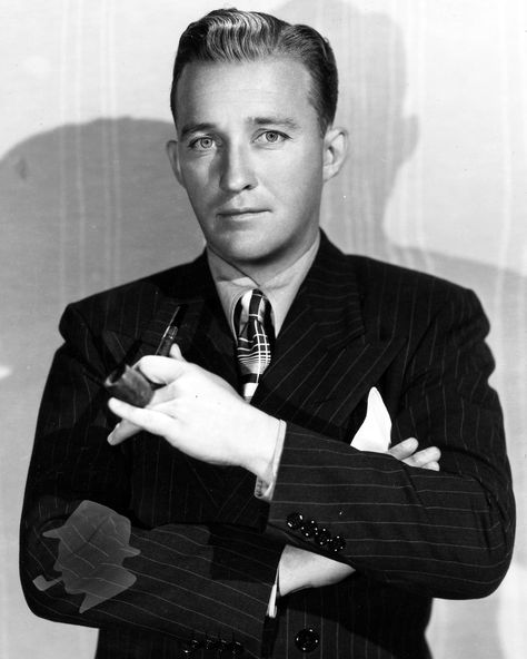 Handsome Bing Crosby ~ so classy back in the days. Scarface Quotes, Billy Holiday, Quotes Poster, Bing Crosby, Classic Movie Stars, Academy Award, Hollywood Icons, Hollywood Legends, Hollywood Glam