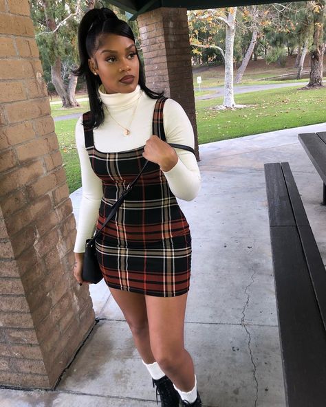 Fall outfit inspiration plaid dress with turtleneck and combat boots #plaid #plaiddress #dress #fallfashion #fallstyle #falloutfit #outfitideas #outfitinspiration #combatboots #clueless #90sfashion #90sstyle #90s #outfitideas #turtleneck #winteroutfits March Birthday Outfit Women, Forever 21 Outfits Winter, Christmas Fits Baddie, Pretty Skirt Outfits, Thanksgiving Outfit Black Women, Baret Outfit, Alt Baddie, Veronica Lodge Outfits, Snow Weather