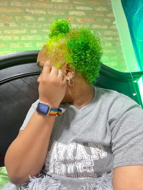 green short curly hair half up half down. Green And Black Curly Hair, Short Curly Green Hair, Green Ombre Curly Hair, Curly Green Hair, Hairdye Ideas, Curly Hair Half Up Half Down, Neon Green Curly Hair, Hair Half Up Half Down, Short Hair Waves