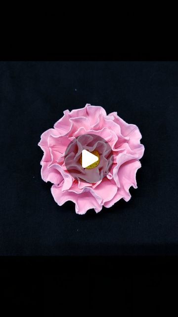 Antony Bidesh on Instagram: "How to make fondant flower so easy / fondant flower / fondant floral cake /  flower theme cake / fondant flower making tutorial . . . Hi this is fondant flower making tutorial . . . #fondantflower #fondantcakes #themecake #fondantthemecake #caketopper #fondantdoll #fondantfigurine #fondantanimal #cake #cakes #cakeartist #cakeart #birthdaycake #weddingcake" Simple Fondant Flower Cake, Fondant Rose Cake Design, Fondant Flower Cake Ideas, Fondant Floral Cake, Fondant Flowers On Cake, Sugarpaste Flowers Tutorial, How To Make Fondant Flowers, 3 Tier Cake Ideas, Easy Fondant Flowers