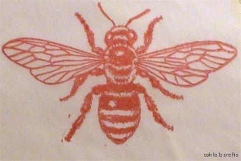 red bee Bee Drawing Easy, Smiley Face Tattoo, Red Bee, Luna Tattoo, Bumble Bee Tattoo, Matching Friend Tattoos, Autumn Tattoo, Bee Drawing, Insect Tattoo