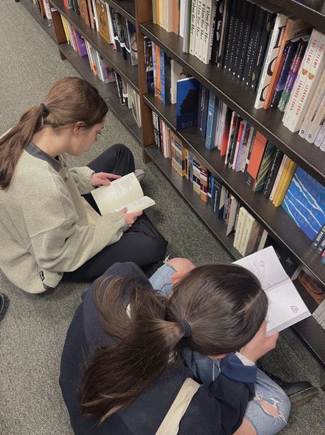 Friends Reading Together Aesthetic, Best Friends Reading Together, Friends In Library, Besties Reading Together, Reading With Bestie Aesthetic, Book Instagram, Book Reader, Barnes And Noble, 21st Birthday