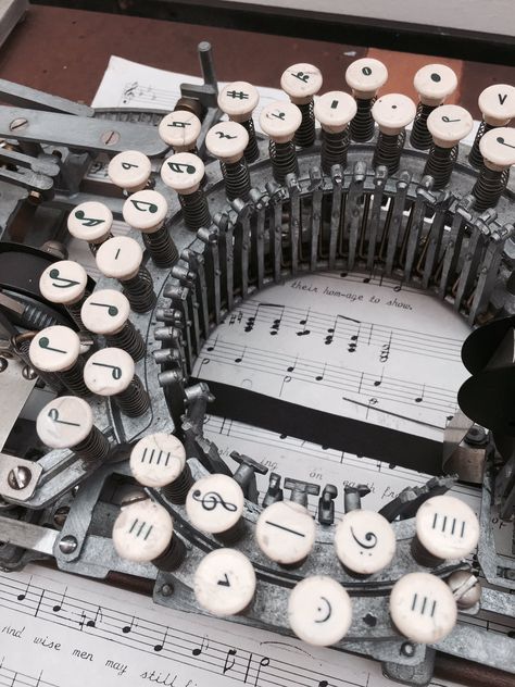 @mwichary Typewriter for writing music? WHY NOT. https://t.co/hcVi5F7YNG Writing Machine, Writing Music, Antique Typewriter, Rare Historical Photos, Vintage Typewriter, Vintage Typewriters, Vintage Music, Music Room, History Books