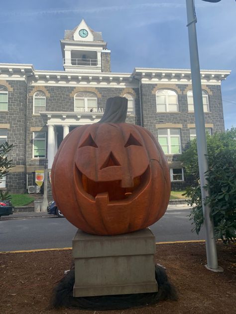 #halloweentown #halloween #monstober Unfiltered Background, Spooky Szn, Pumpkin Halloween, Fall Aesthetic, Halloween Town, Disney Channel, Jack O Lantern, Halloween Pumpkins, Pumpkin Spice