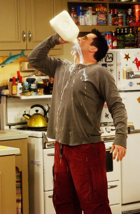 Fun fact: Joey can chug a gallon of milk in 10 seconds. Gallon Of Milk, Joey Friends, The Bigbang Theory, Friends Best Moments, Friends Scenes, Jenifer Aniston, Friends Episodes, Matt Leblanc, Friends Cast