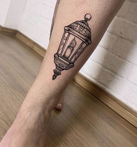 Lamp Tattoo, Lantern Tattoo, Tattoo Old School, Old Lamps, Old School Tattoo, Blackwork Tattoo, Piercing Tattoo, Blackwork, Triangle Tattoo