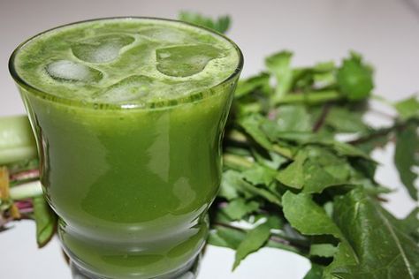 Dandy Dandelion Juice Bitter Greens, Dandelion Leaves, Juicy Juice, Sour Taste, Dandelion Recipes, Natural Juices, Healthy Juices, Healthy Digestion, Detox Smoothie