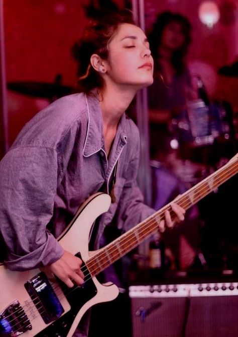 Jenny Lee, Bass Players, Guitar Girl, Music Aesthetic, Bass Guitar, On Stage, Guitarist, Pose Reference, Art References