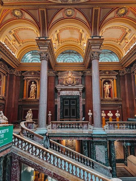 Fitzwilliam Museum Cambridge, Dark Academia Building, Cambridge Photography, Fitzwilliam Museum, Famous Bridges, Popular Photography, Entry Gates, Solo Female Travel, Location Photography