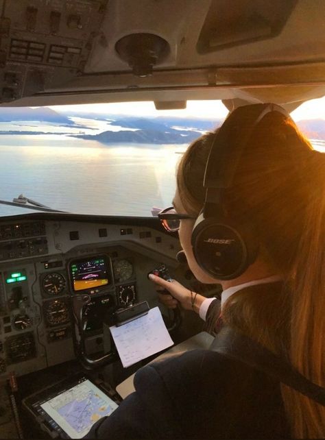 Lady Pilot Aesthetic, Pilots Quotes Aviation, Pilot Life, Pilot Career, Pilot Quotes, Aviation Education, Student Pilot, Airplane Wallpaper, Pilots Aviation