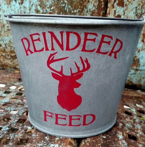 Metal Tin Bucket Ideas Christmas, Christmas Metal Bucket Decor, Metal Pail Decor Ideas, Metal Pails Ideas, Metal Bucket Decor Ideas, Painted Buckets Ideas, Metal Tin Bucket Ideas, Tin Bucket Ideas, Bucket Decor Ideas