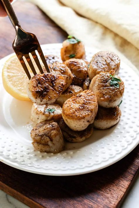 Here is the best seafood recipe you will ever find. Discover the secret to making this mildly fishy dish in the comfort of your home. Carnivore Lunch, Lunch Ideas Easy, Diet Lunch Ideas, Frozen Scallops, Easy Meal Planning, How To Cook Scallops, Meat Diet, Seafood Recipe, Best Seafood Recipes