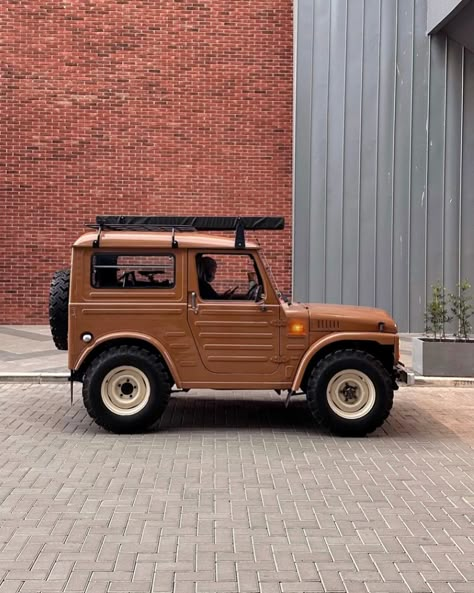 Instagram Brown Jeep, New Suzuki Jimny, Mini Trucks 4x4, Old Sports Cars, Jimny Suzuki, Suzuki Samurai, Suzuki Jimny, Classy Cars, Mini Trucks