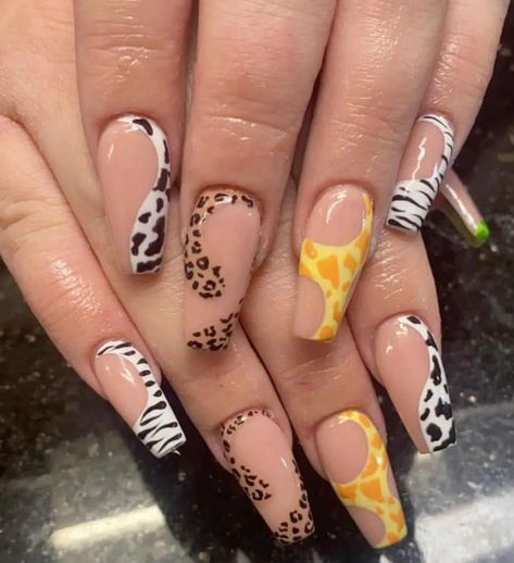 Animal Print Nail Designs, Leopard Nail Designs, Maquillage Yeux Cut Crease, Print Nail Art, Zebra Print Nails, Cheetah Nail Designs, Animal Nail Art, Cheetah Nails, Spring Acrylic Nails